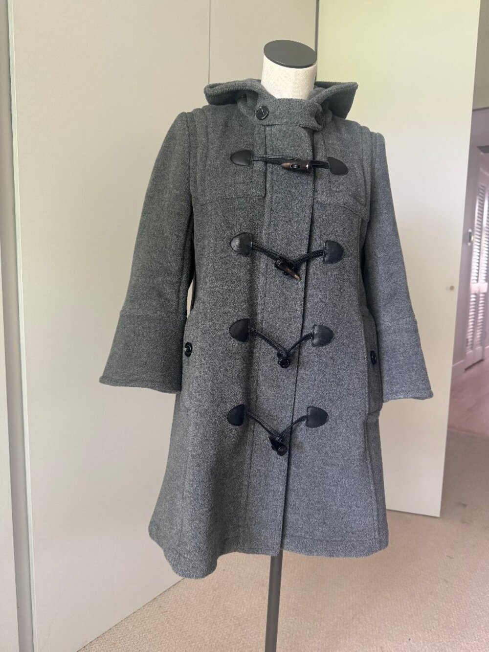 A-line Burberry Duffle Toggle Coat w Flared Bracelet Sleeves Wool Gray sz 8